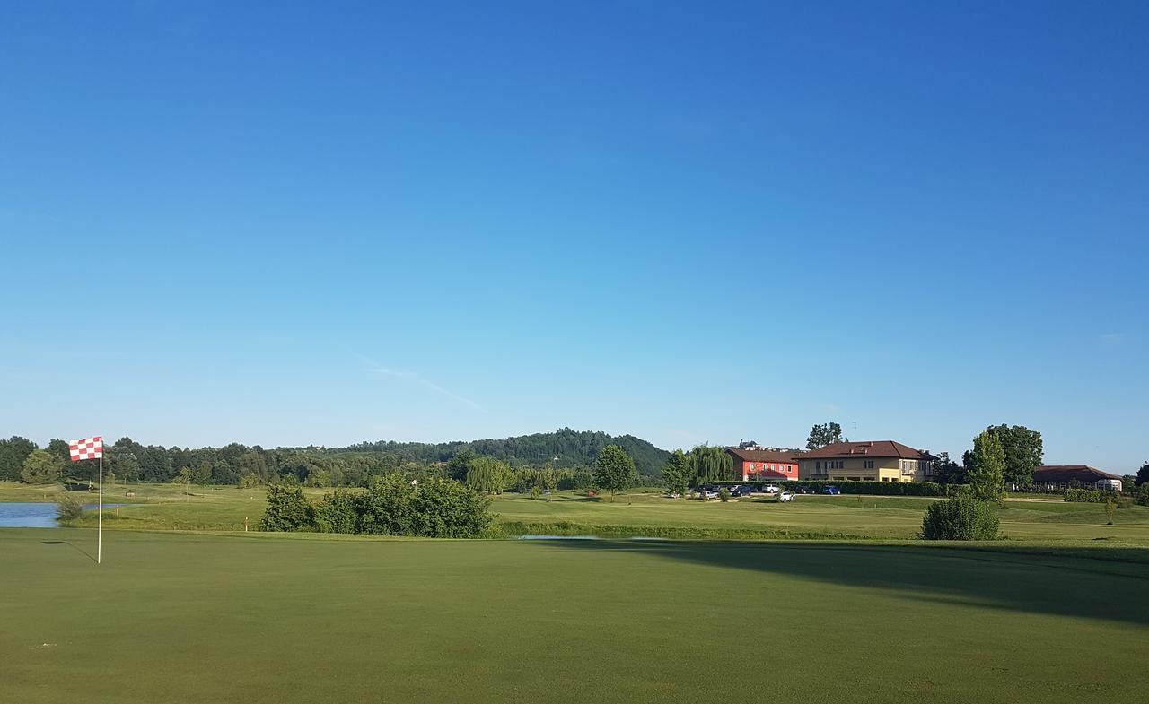 Locanda Ferro Uno, Golf Citta Di Asti Bagian luar foto